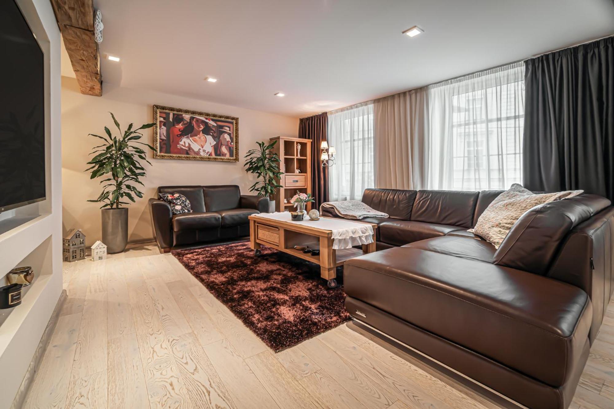 Luxurious And Royal Apartment In The Old Town Bratislava Exterior photo